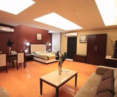 https://imgcld.yatra.com/ytimages/image/upload/t_hotel_yatra_city_desktop/v1448265350/Domestic Hotels/Hotels_Bilaspur/A S Fun Pvt Ltd/PRESIDENTIAL SUITE BEDROOM.jpg